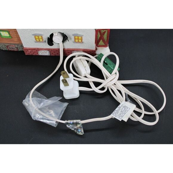 1994 Lemax Dickensvale Christmas Village “Sudbury Crossing” Illuminated House - Picture 8 of 10